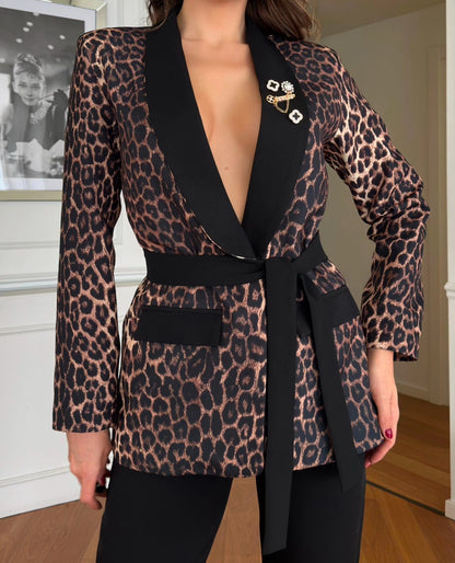 Costume léopard avec broche