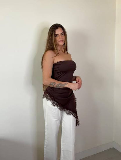 Haut satiné avec dentelle