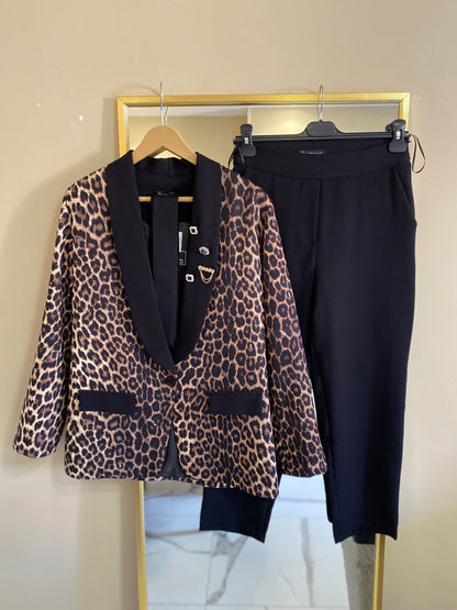 Costume léopard avec broche