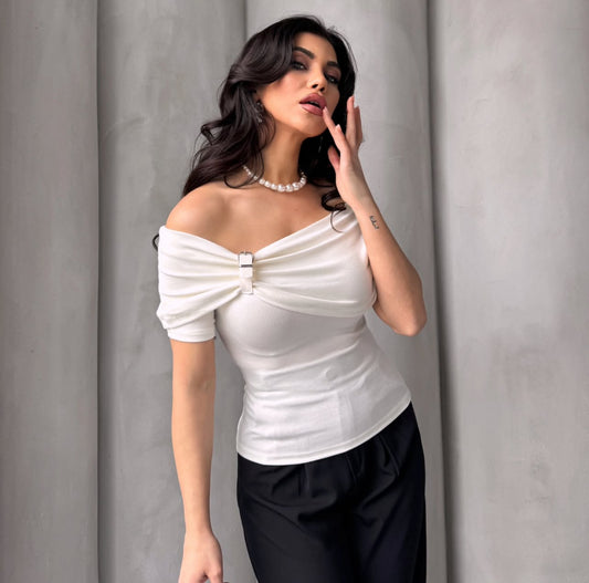 Pull avec d’étai ceinture demi manches